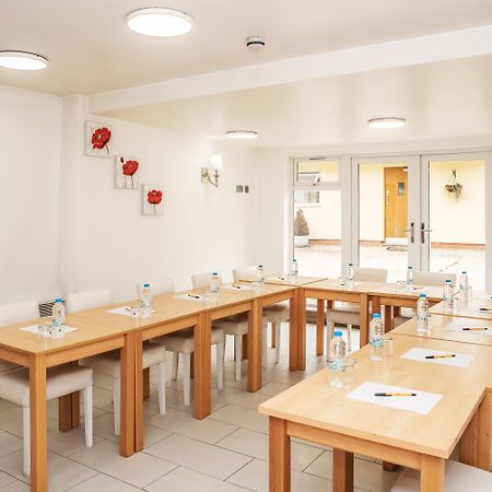 Britannia Inn Hotel Илфорд Экстерьер фото