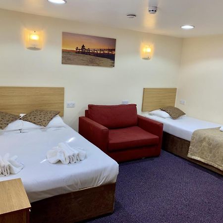 Britannia Inn Hotel Илфорд Экстерьер фото
