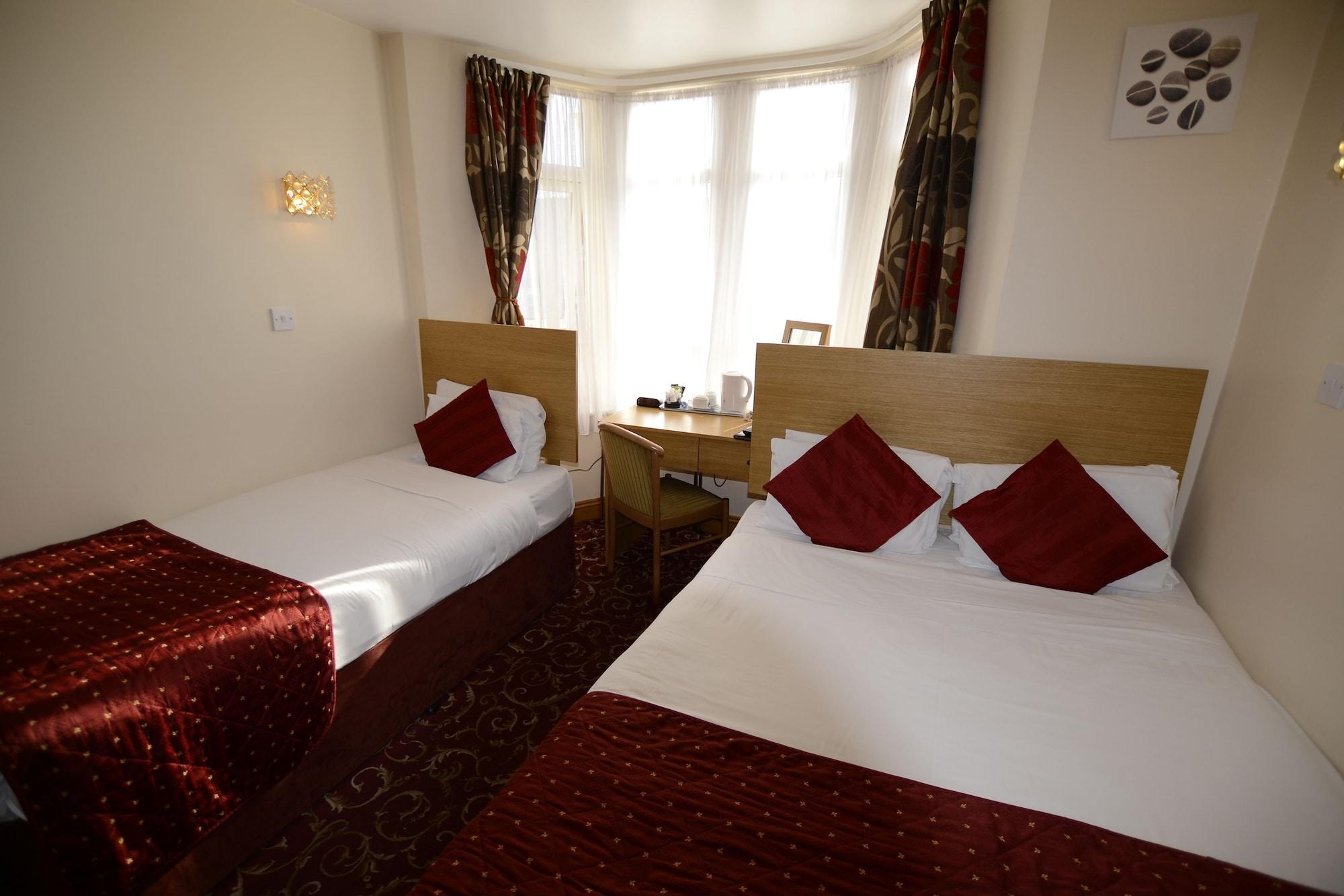 Britannia Inn Hotel Илфорд Экстерьер фото