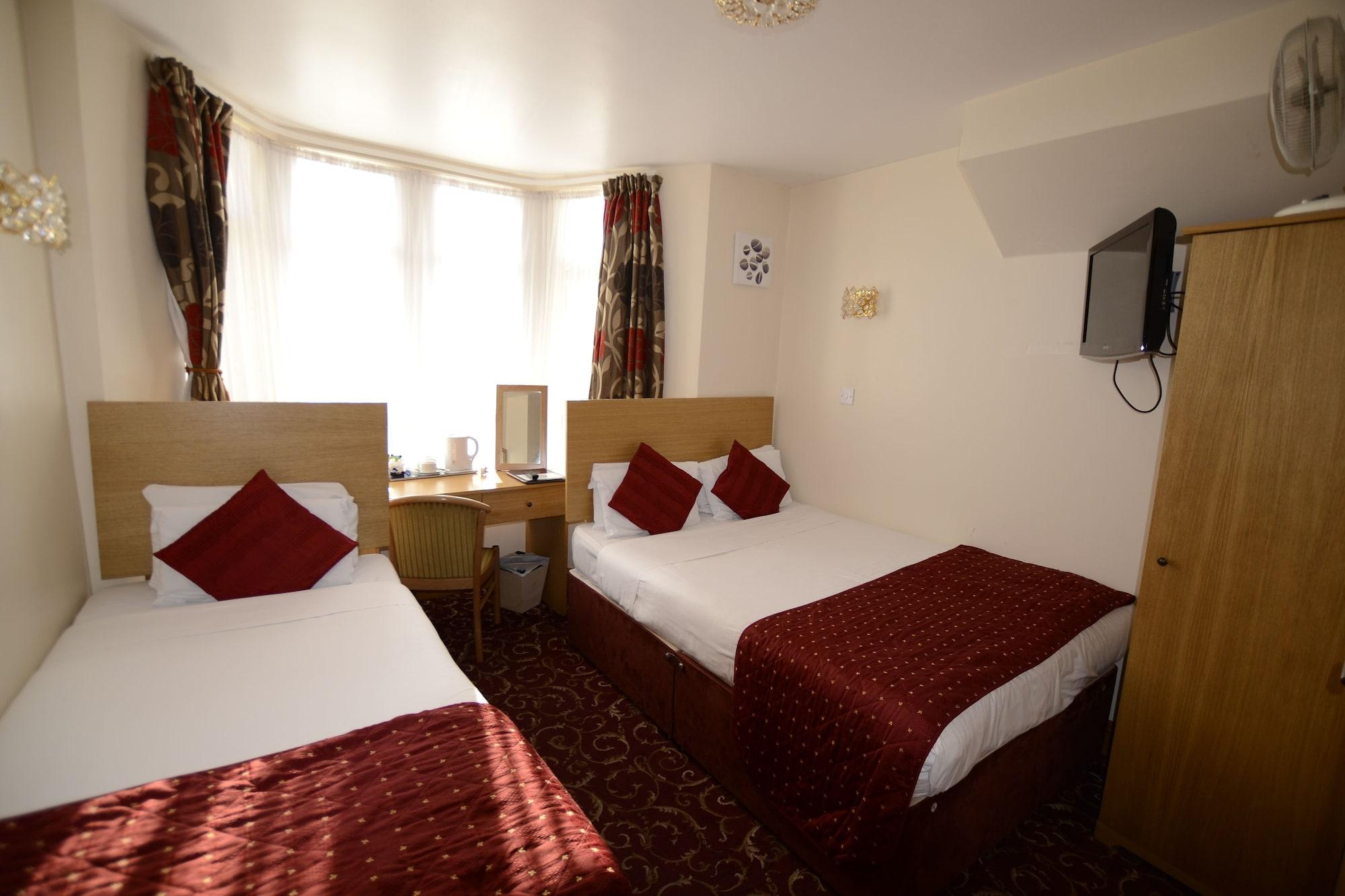 Britannia Inn Hotel Илфорд Экстерьер фото