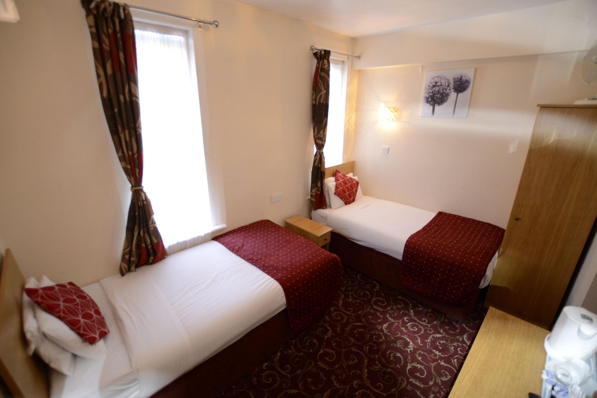 Britannia Inn Hotel Илфорд Экстерьер фото