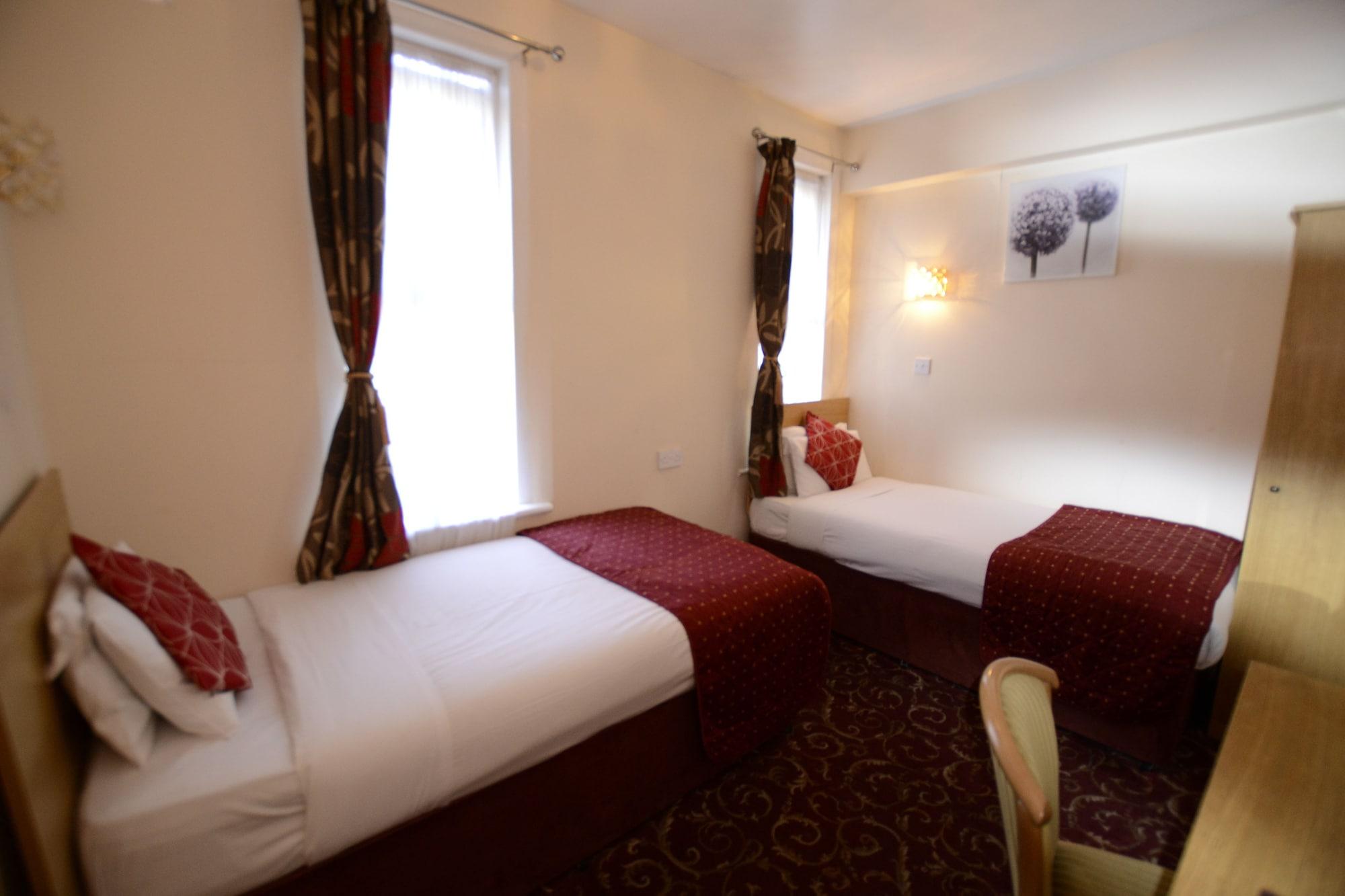 Britannia Inn Hotel Илфорд Экстерьер фото