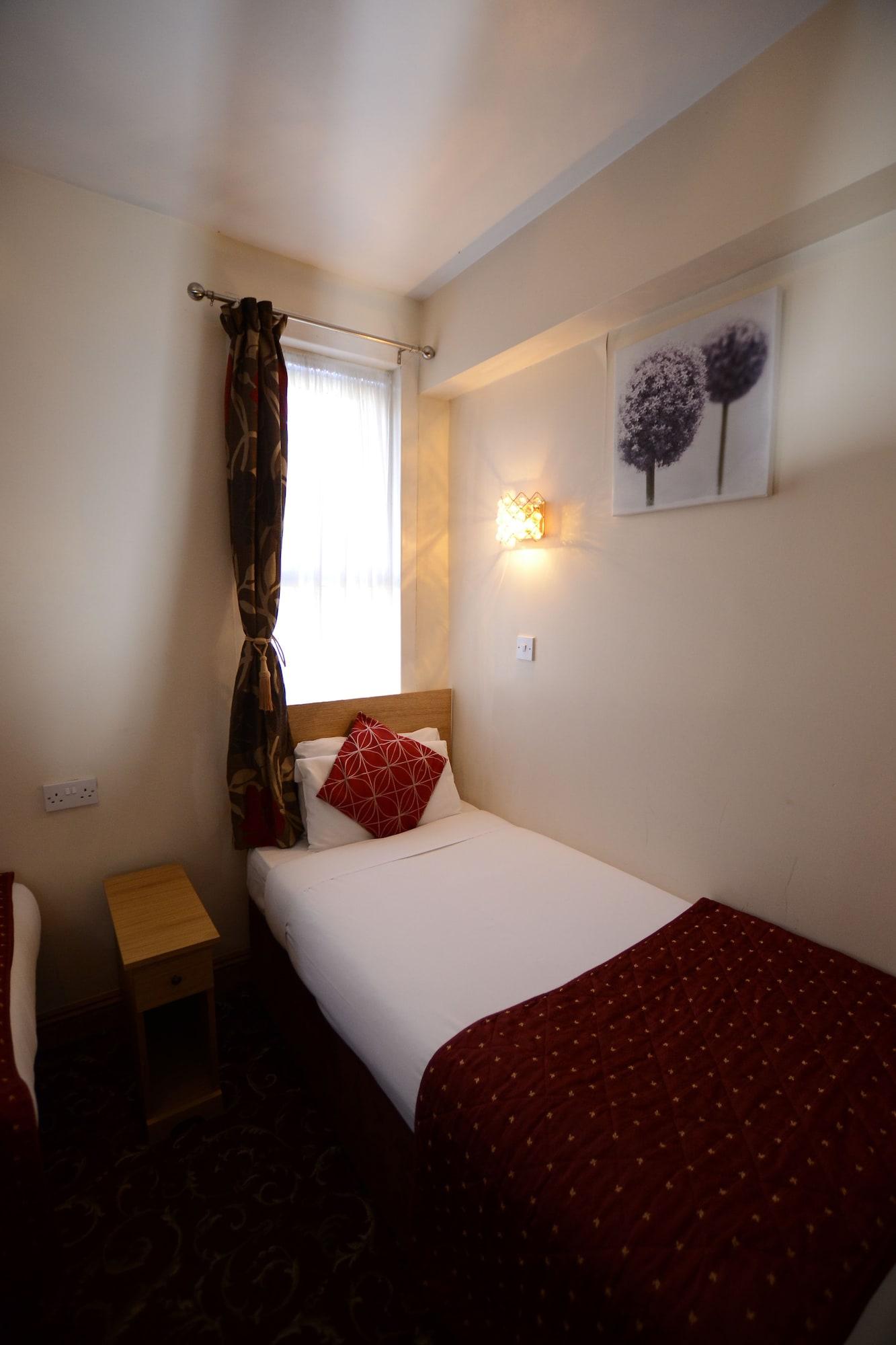 Britannia Inn Hotel Илфорд Экстерьер фото