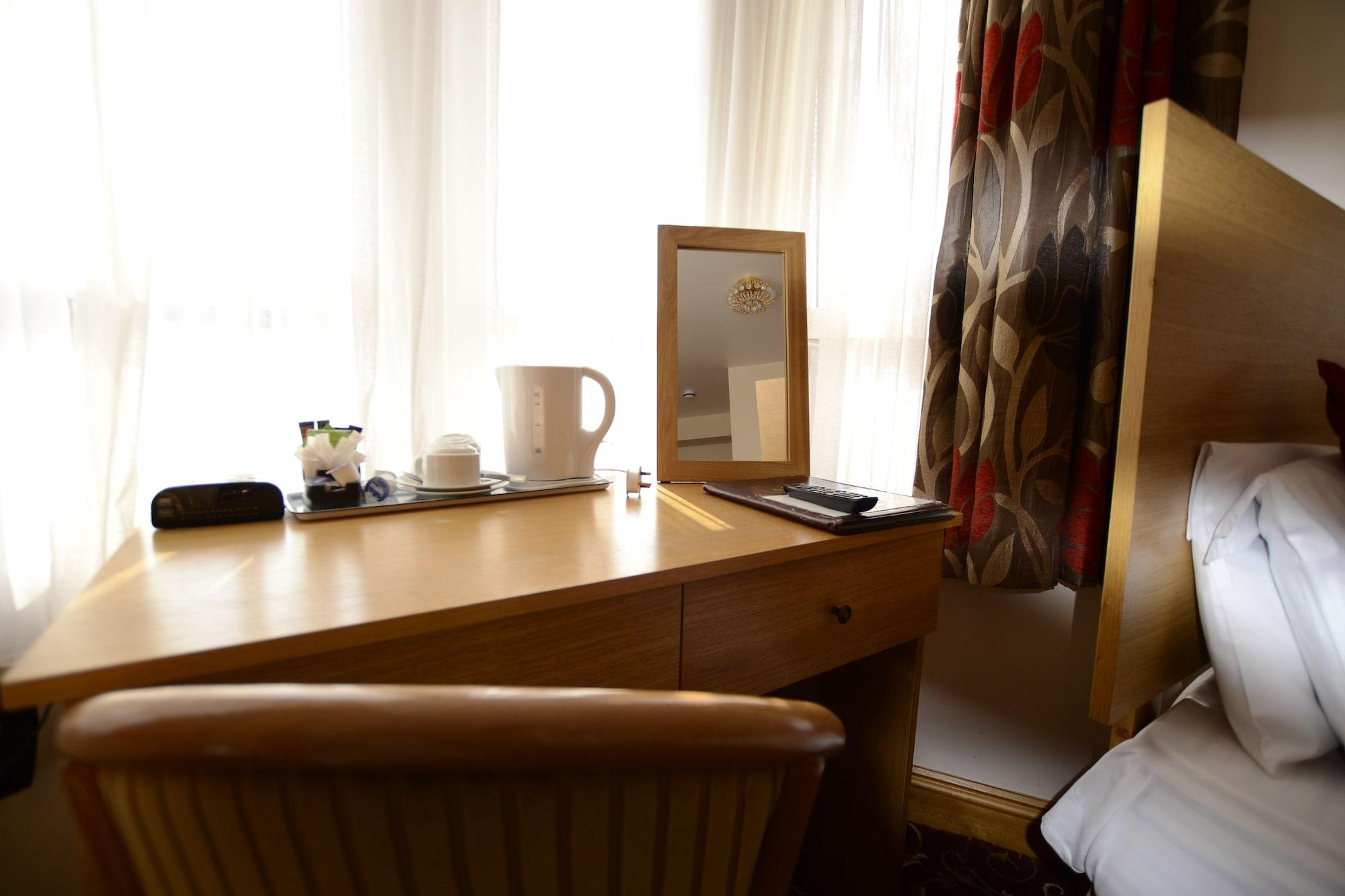 Britannia Inn Hotel Илфорд Экстерьер фото