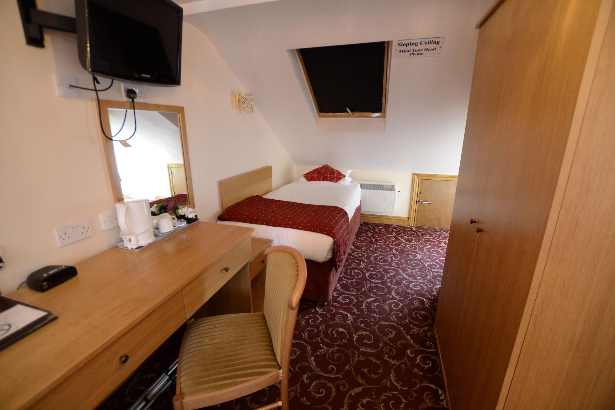 Britannia Inn Hotel Илфорд Экстерьер фото