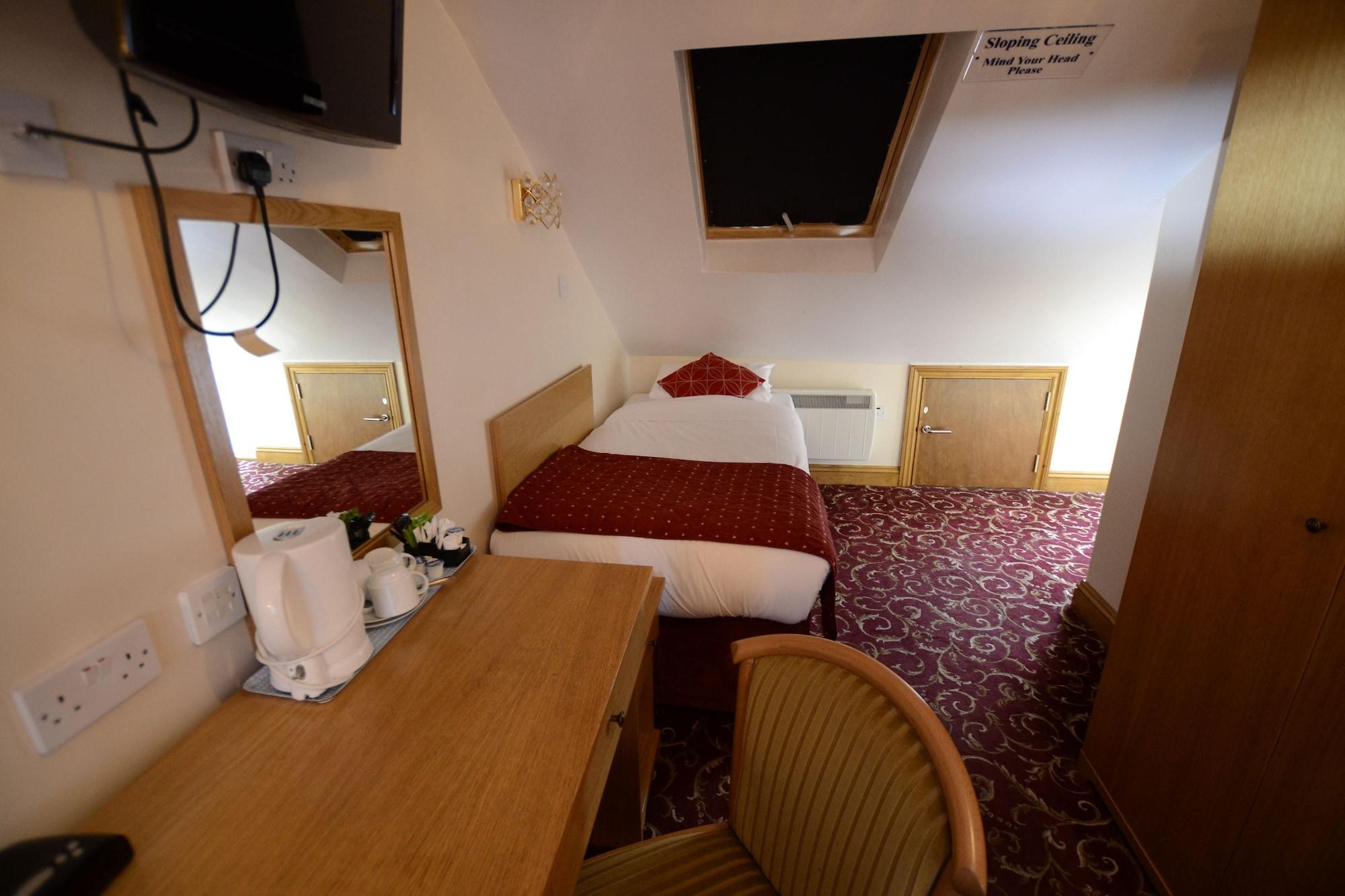 Britannia Inn Hotel Илфорд Экстерьер фото