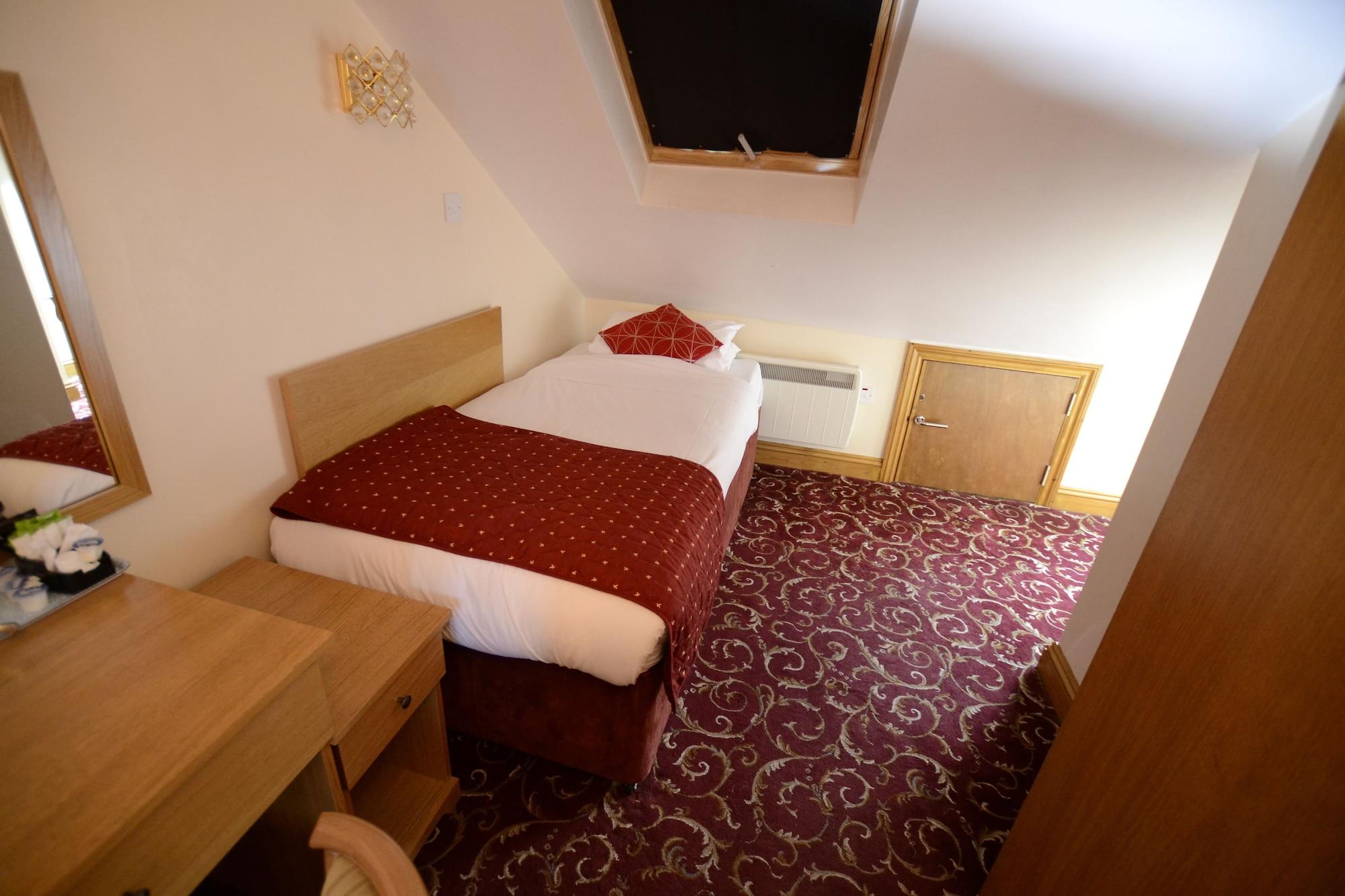Britannia Inn Hotel Илфорд Экстерьер фото