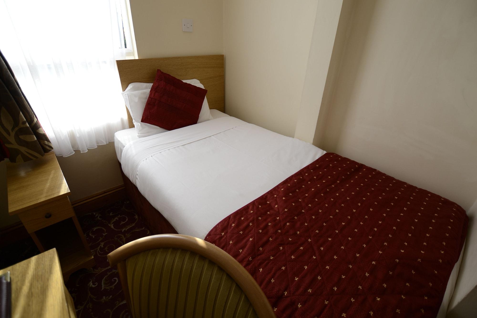 Britannia Inn Hotel Илфорд Экстерьер фото