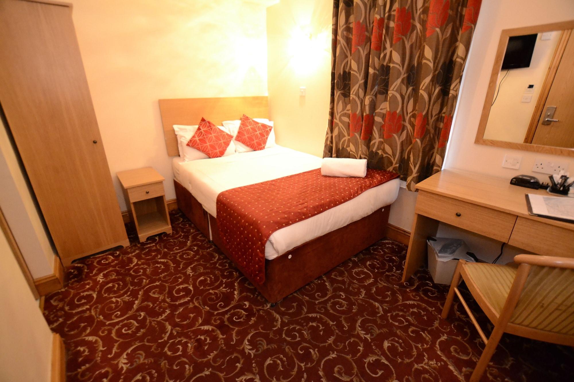 Britannia Inn Hotel Илфорд Экстерьер фото