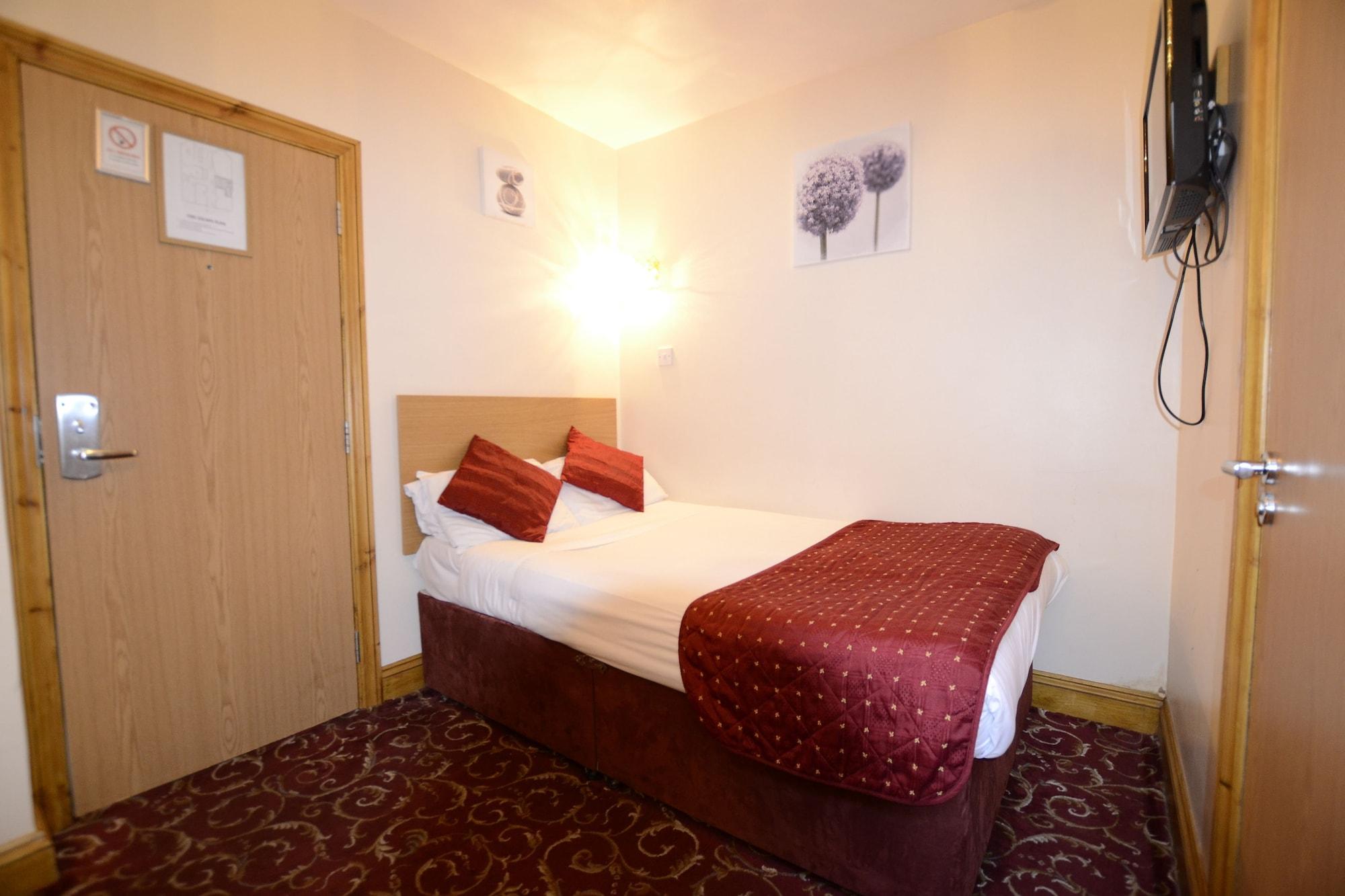 Britannia Inn Hotel Илфорд Экстерьер фото