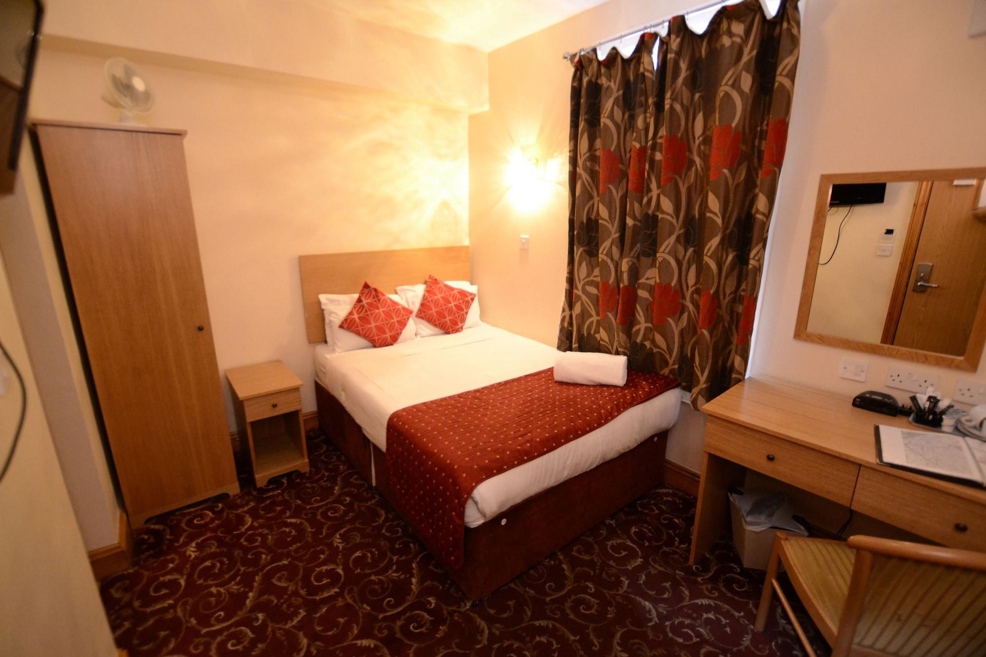 Britannia Inn Hotel Илфорд Экстерьер фото