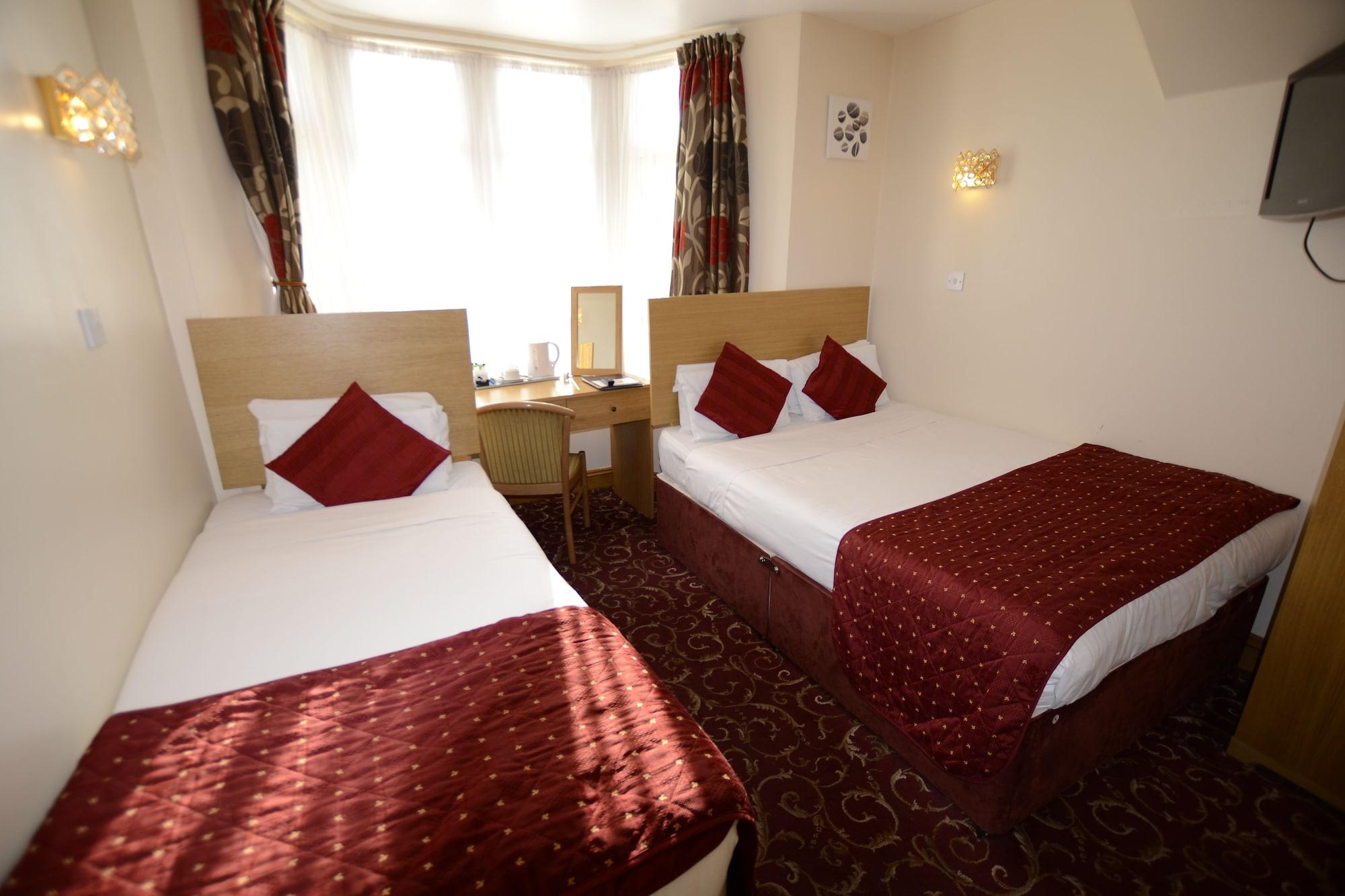 Britannia Inn Hotel Илфорд Экстерьер фото