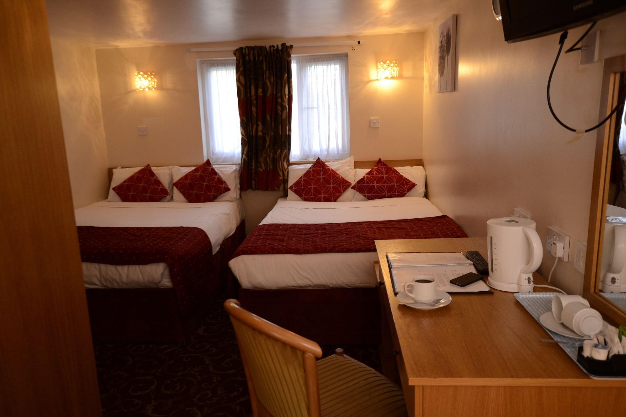 Britannia Inn Hotel Илфорд Экстерьер фото