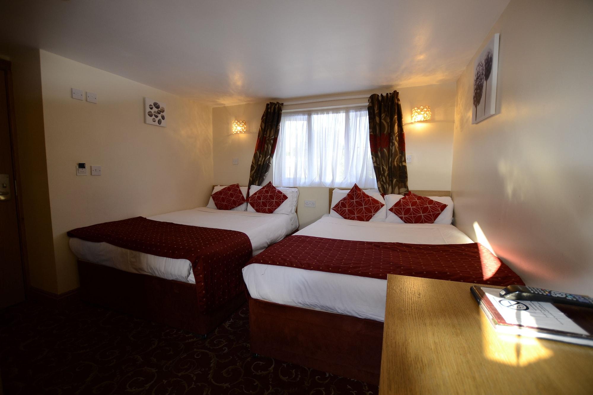 Britannia Inn Hotel Илфорд Экстерьер фото
