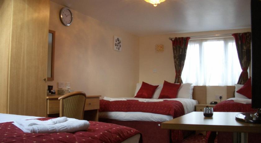 Britannia Inn Hotel Илфорд Экстерьер фото