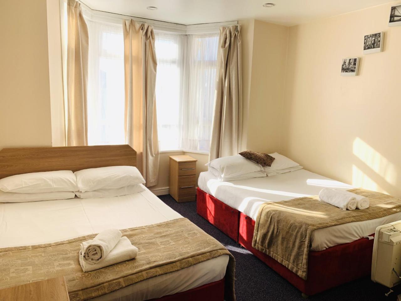 Britannia Inn Hotel Илфорд Экстерьер фото