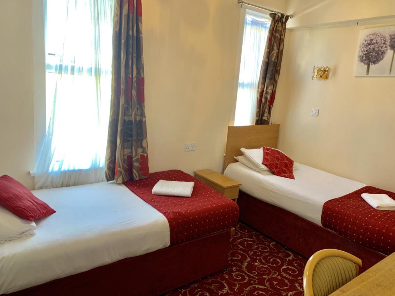 Britannia Inn Hotel Илфорд Экстерьер фото