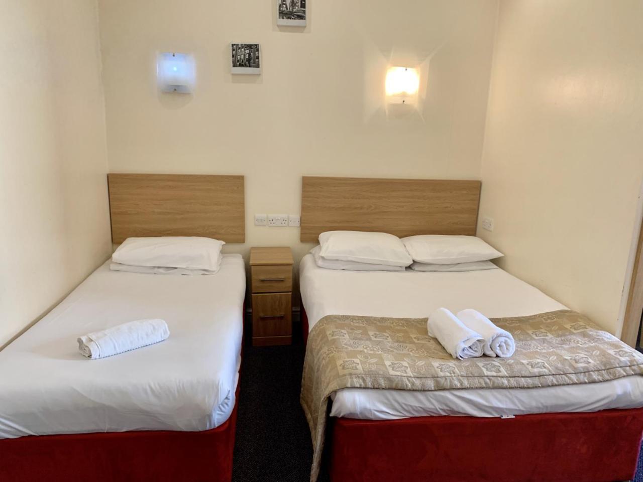 Britannia Inn Hotel Илфорд Экстерьер фото