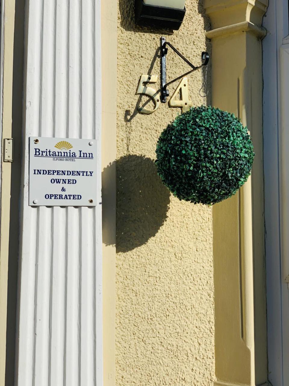 Britannia Inn Hotel Илфорд Экстерьер фото
