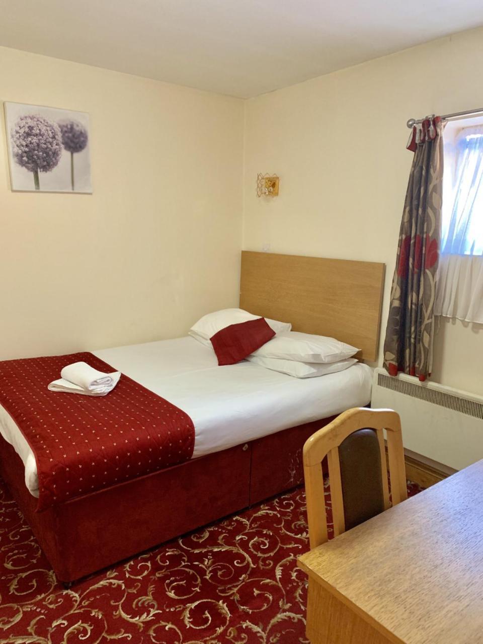 Britannia Inn Hotel Илфорд Экстерьер фото