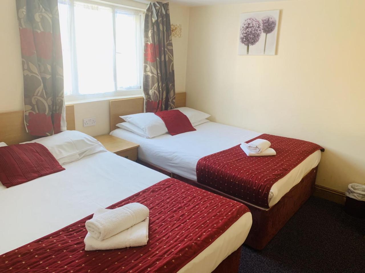 Britannia Inn Hotel Илфорд Экстерьер фото